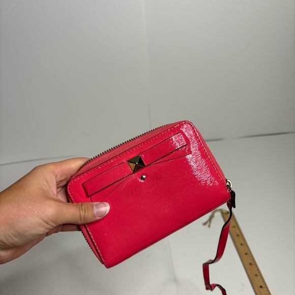 Kate spade hot pink patent leather wallet - Picture 3 of 4